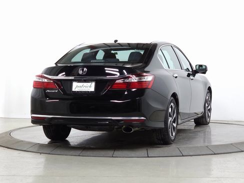 Used 2016 Honda Accord EX image 9