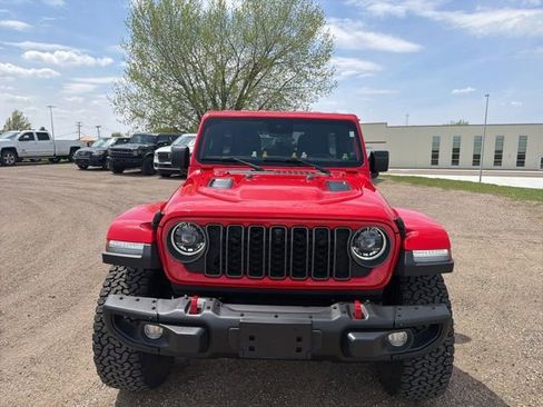 Used 2025 Jeep Wrangler Unlimited Rubicon AWD/4WD image 2