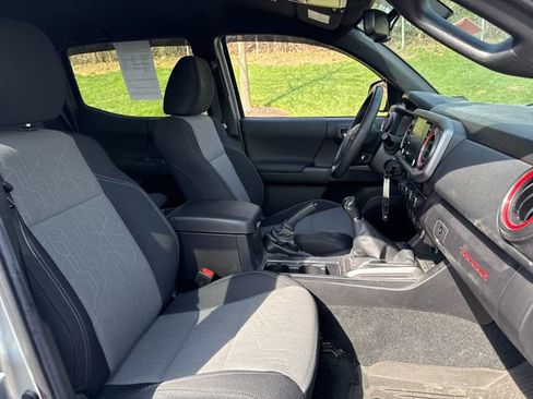 Used 2023 Toyota Tacoma TRD Sport image 13