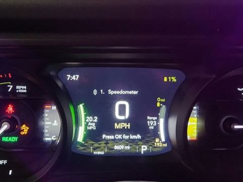 Used 2025 Jeep Wrangler Unlimited Sahara w/ Safety Group image 10