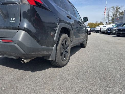 Used 2021 Toyota RAV4 LE AWD/4WD image 10
