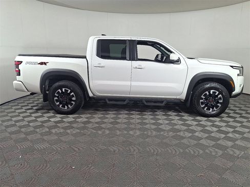 Used 2022 Nissan Frontier PRO-4X w/ Technology Package image 11