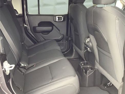 Certified 2022 Jeep Gladiator Sport image 17