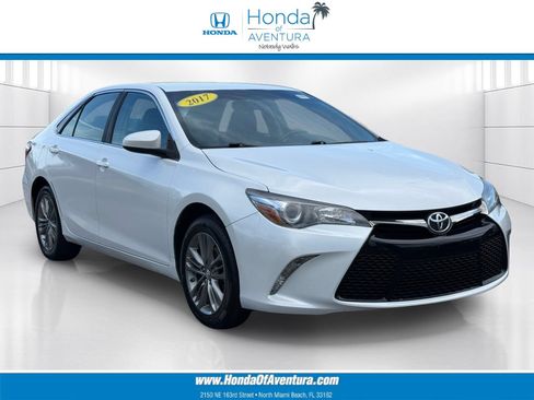 Used 2017 Toyota Camry SE FWD image 1