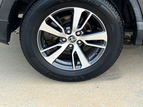 Used 2017 Toyota RAV4 XLE FWD image 8