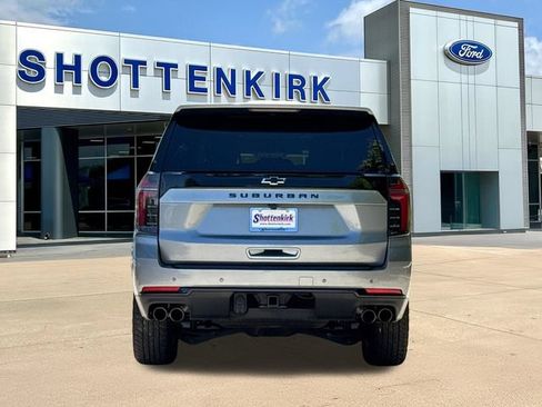 Used 2025 Chevrolet Suburban Z71 AWD/4WD image 8
