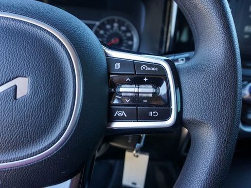 Used 2023 Kia Sorento LX image 20