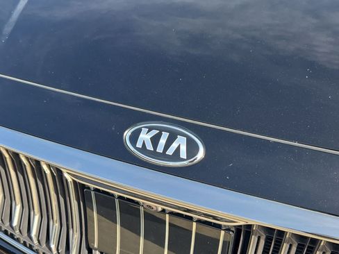 Used 2018 Kia Cadenza Limited FWD image 11