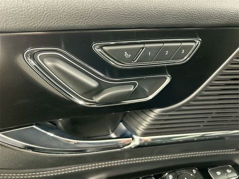 Used 2022 Lincoln Corsair Standard w/ Equipment Group 101A image 10