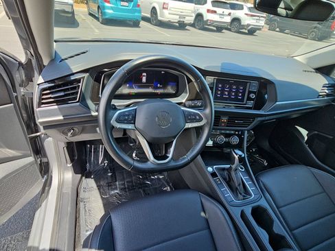Used 2024 Volkswagen Jetta SE FWD image 15
