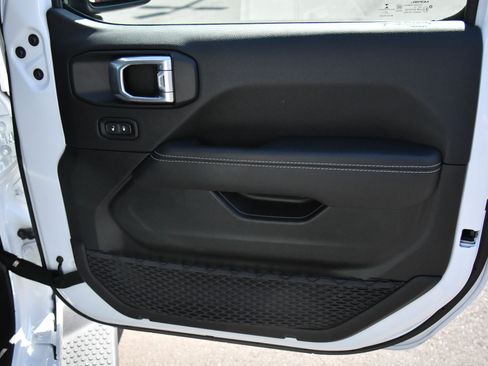 Used 2023 Jeep Wrangler Sahara w/ Cold Weather Group AWD/4WD image 48