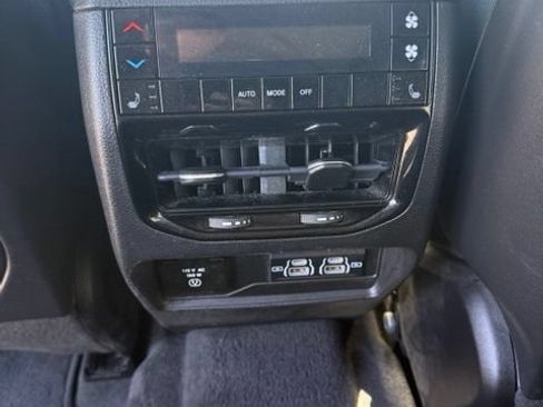 Used 2022 Jeep Grand Cherokee L Limited w/ Black Appearance Package AWD/4WD image 39