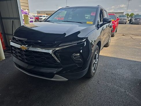 Used 2023 Chevrolet Blazer LT w/ Sound & Technology Package FWD image 2