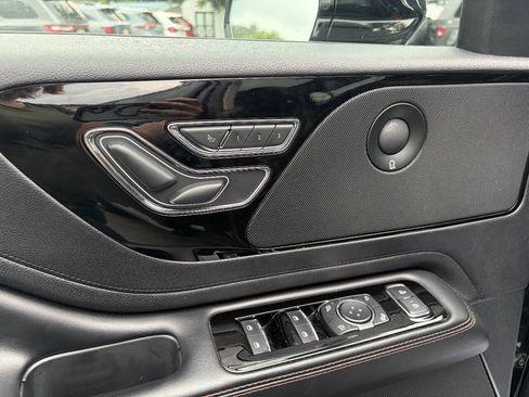 Used 2021 Lincoln Aviator Reserve AWD/4WD image 13