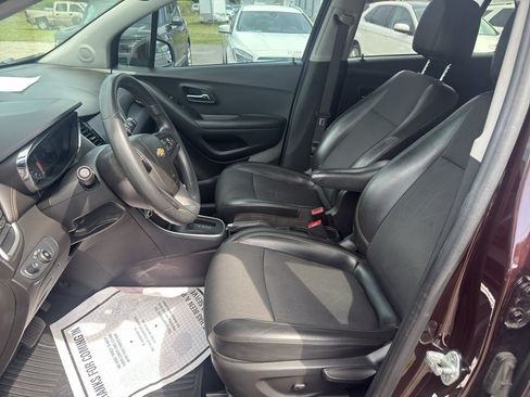 Used 2021 Chevrolet Trax LT AWD/4WD image 14