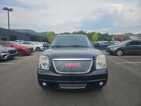 Used 2011 GMC Yukon Denali AWD/4WD image 2
