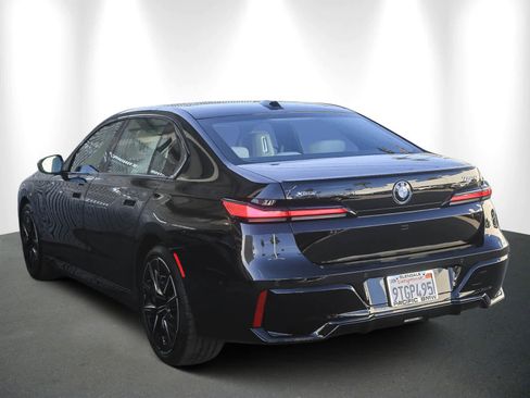 Used 2025 BMW 750e xDrive w/ Premium Package image 4