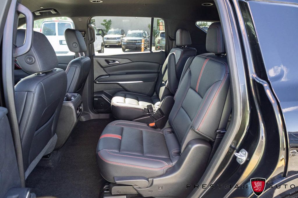 Used 2025 Chevrolet Traverse RS FWD image 40