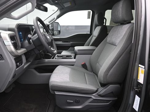 New 2026 Ford F250 XLT w/ XLT Premium Package AWD/4WD image 18