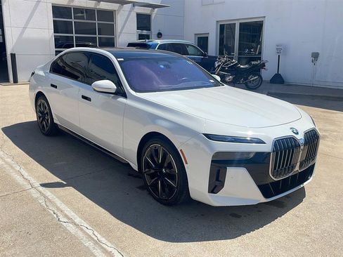 Used 2023 BMW i7 xDrive60 w/ Executive Package 2 AWD/4WD image 4