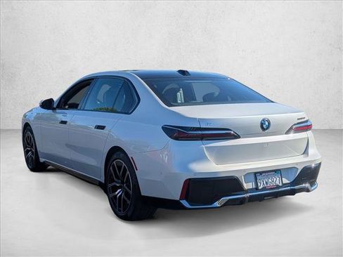 Used 2025 BMW i7 xDrive60 AWD/4WD image 6