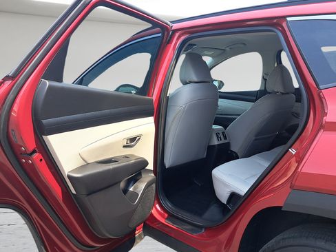Used 2025 Hyundai Tucson SEL AWD/4WD image 11