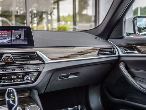 Used 2019 BMW 530i w/ Convenience Package RWD image 37