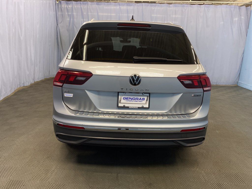 Used 2023 Volkswagen Tiguan SE AWD/4WD image 5