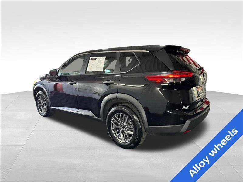 Used 2024 Nissan Rogue S AWD/4WD image 7