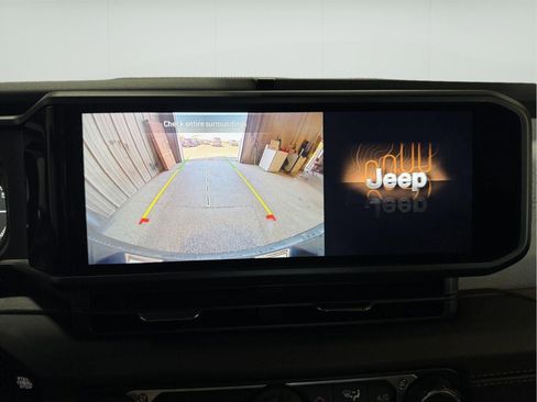 Used 2025 Jeep Wrangler Unlimited Sahara AWD/4WD image 23
