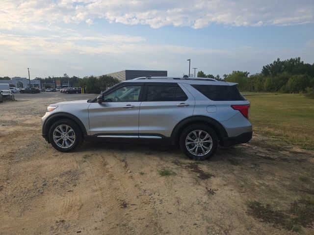 Used 2023 Ford Explorer Limited w/ Equipment Group 301A RWD image 4