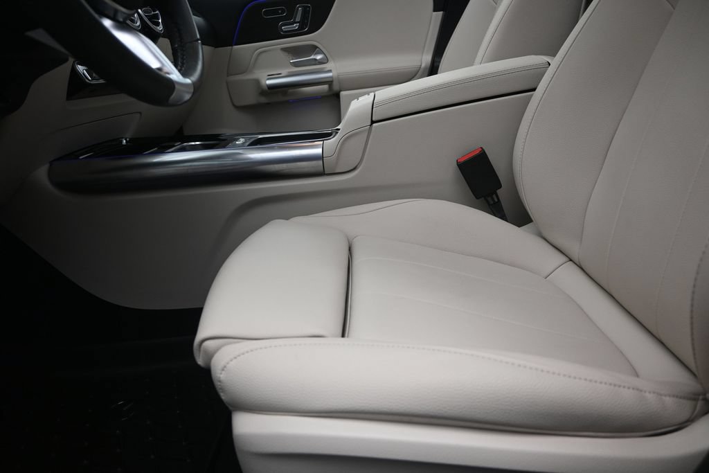 Used 2025 Mercedes-Benz GLA 250 image 13