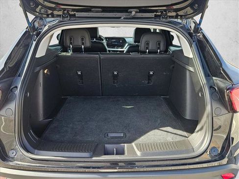 Used 2025 Chevrolet Trax LT image 6