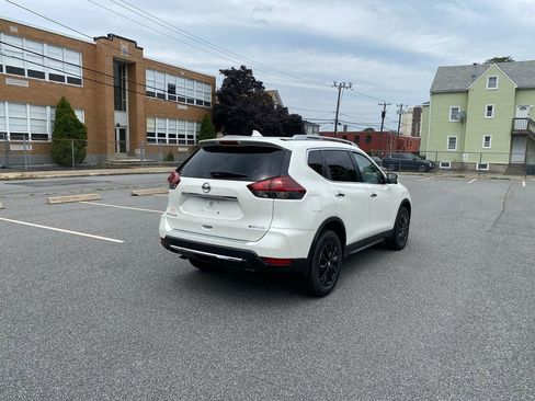 Used 2018 Nissan Rogue SV w/ Premium Package image 5