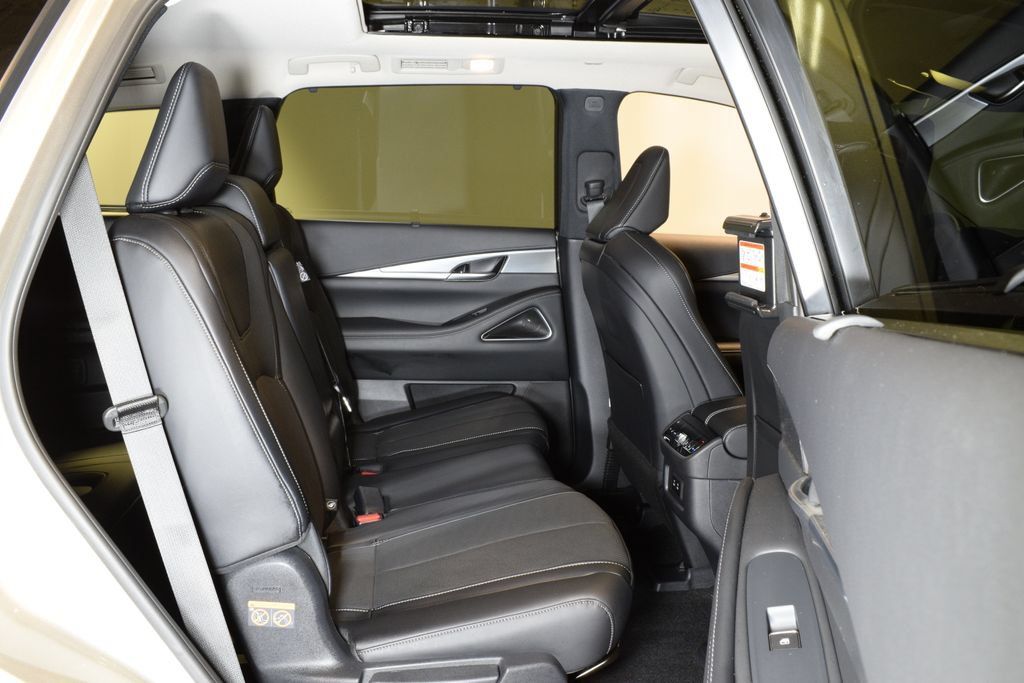 Used 2026 INFINITI QX60 Luxe w/ Family Package AWD/4WD image 32