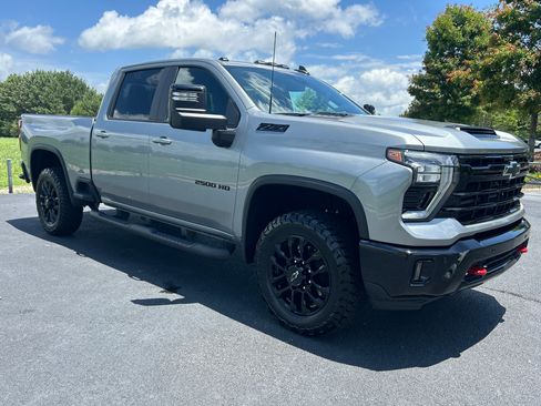 Used 2025 Chevrolet Silverado 2500 LT w/ Trail Boss Package AWD/4WD image 2