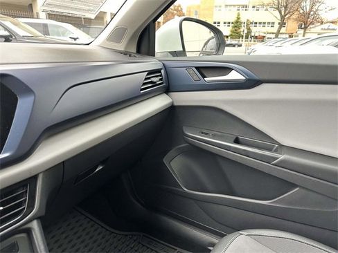 Certified 2022 Volkswagen Taos SE w/ Panoramic Sunroof Package image 29