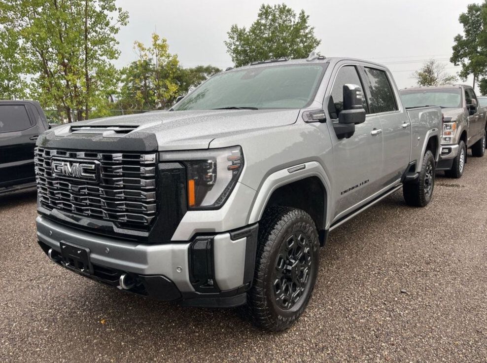 Used 2025 GMC Sierra 2500 Denali Ultimate AWD/4WD image 2