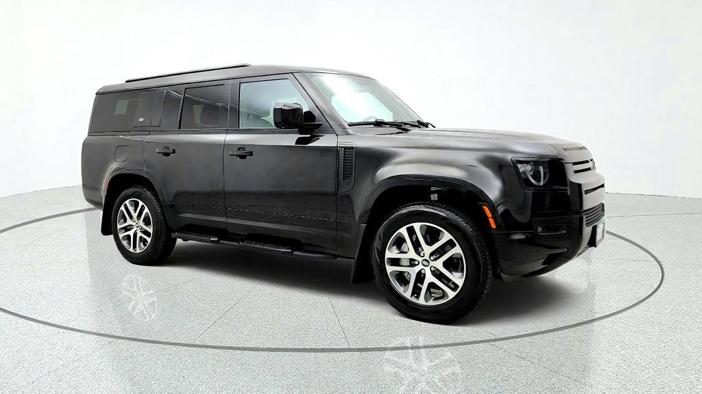 Used 2024 Land Rover Defender 130 X-Dynamic SE AWD/4WD image 3