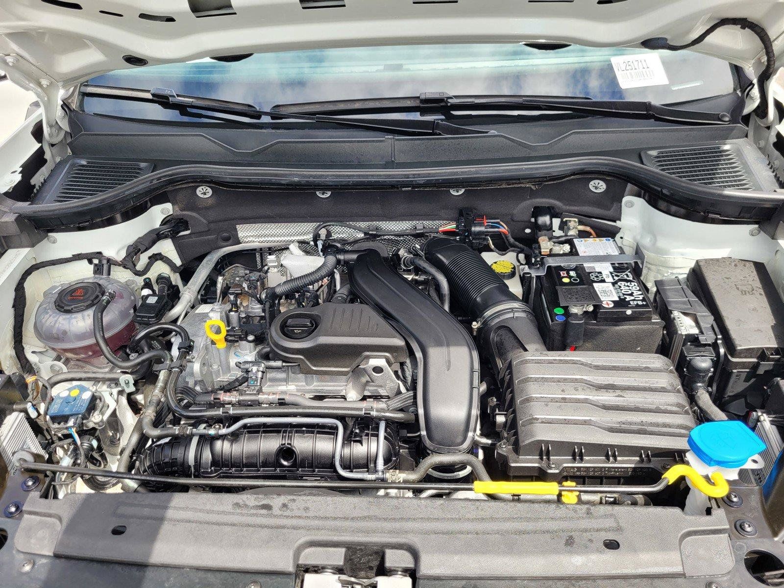 Certified 2025 Volkswagen Taos SE FWD image 36