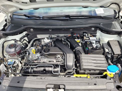 Certified 2025 Volkswagen Taos SE FWD image 36