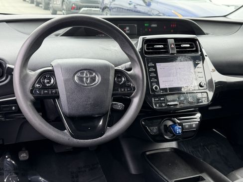 Used 2022 Toyota Prius L Eco FWD image 23
