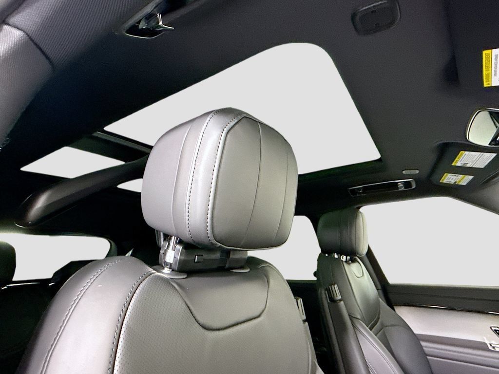 New 2026 Land Rover Range Rover Sport SE AWD/4WD image 18