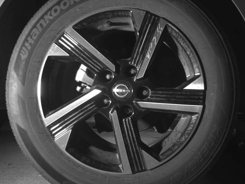 Used 2025 Nissan Sentra SV FWD image 18