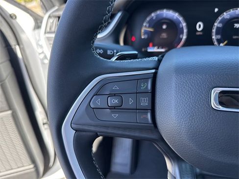 New 2025 Jeep Grand Cherokee Altitude image 22