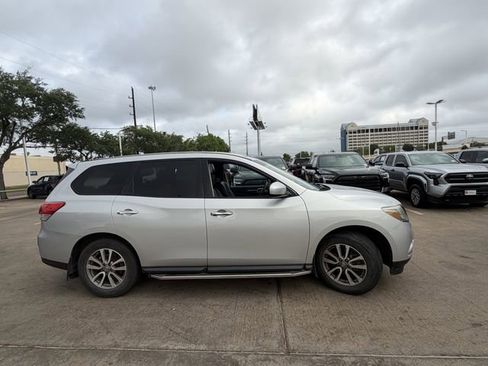 Used 2014 Nissan Pathfinder S image 4