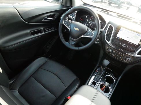 Used 2023 Chevrolet Equinox Premier image 9