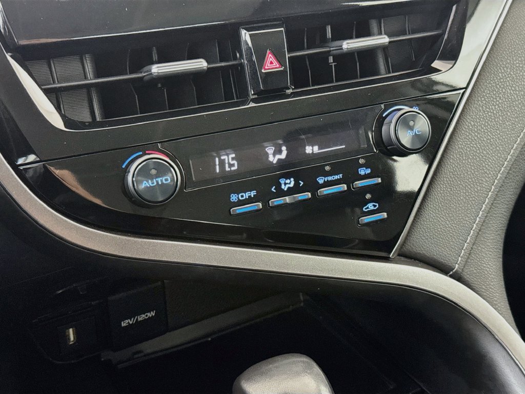 Used 2022 Toyota Camry SE FWD image 18