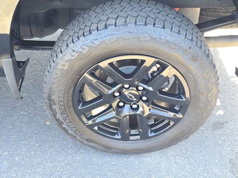 Used 2025 Chevrolet Silverado 1500 LT Trail Boss w/ Convenience Package II AWD/4WD image 8