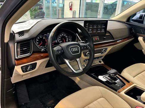 Used 2023 Audi Q5 2.0T Premium w/ Convenience Package AWD/4WD image 18